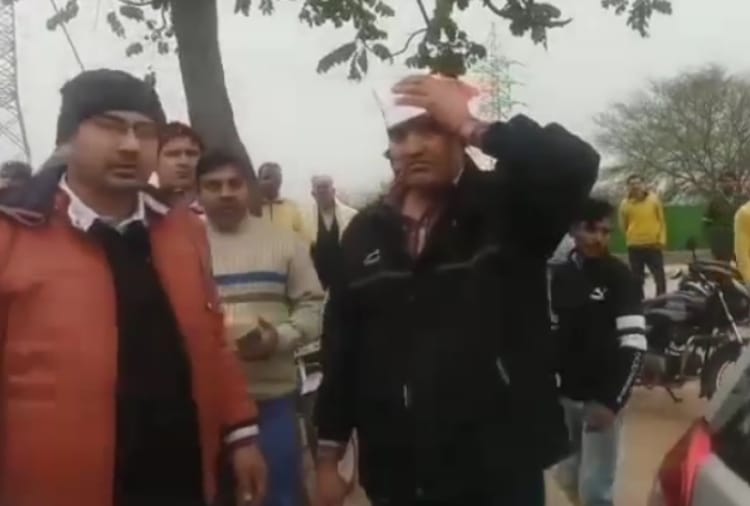 Accuseds quarrel outside the court, one Injured