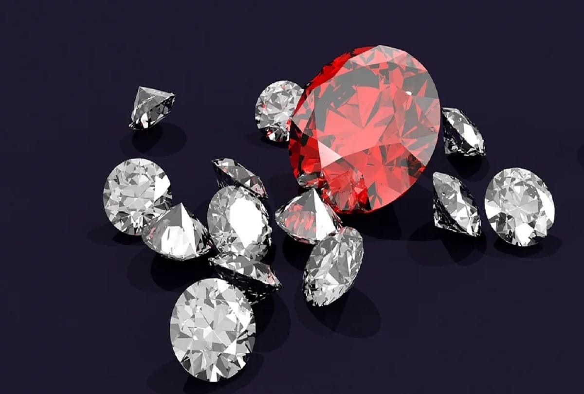 Chhattisgarh: Two arrested for diamond smuggling, 440 diamonds worth Rs 50 lakhs seized