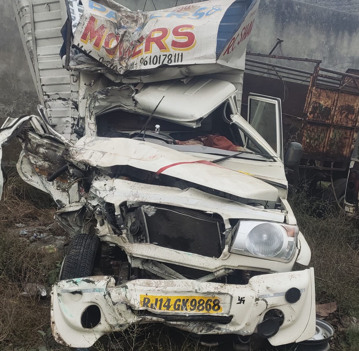 bus and pickup crashed in highway