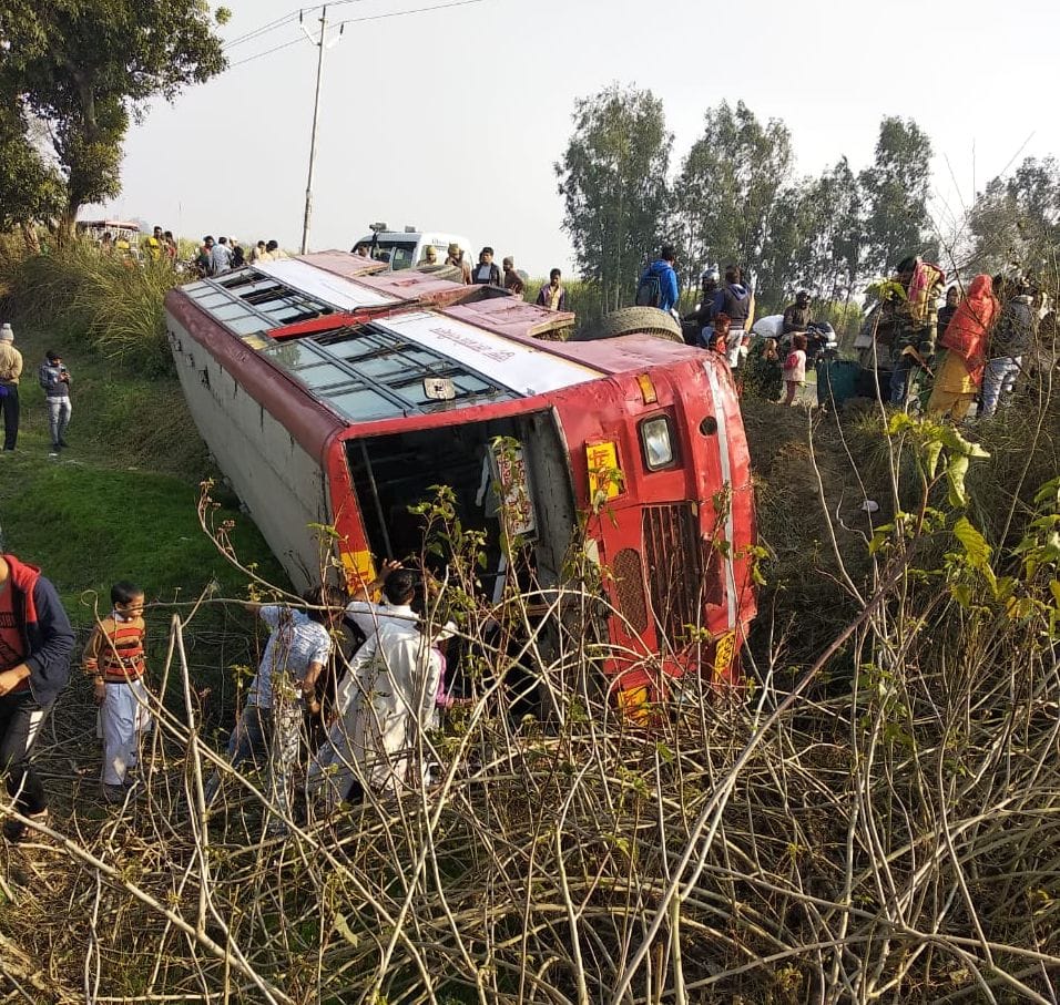Muzaffarnagar News: Roadways bus overturns in trench