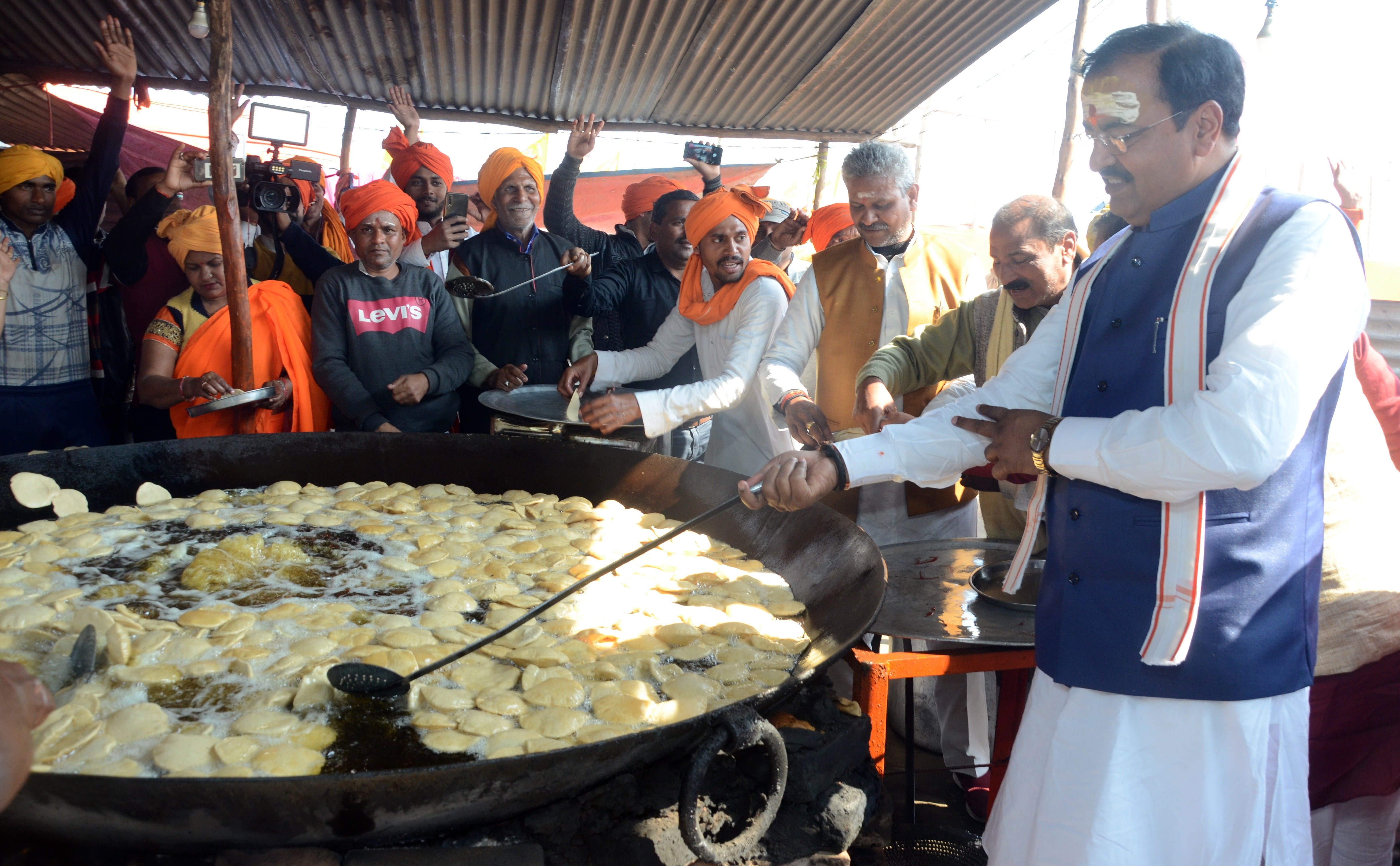Deputy CM Keshav reached VHP camp, worshiped Ram temple model