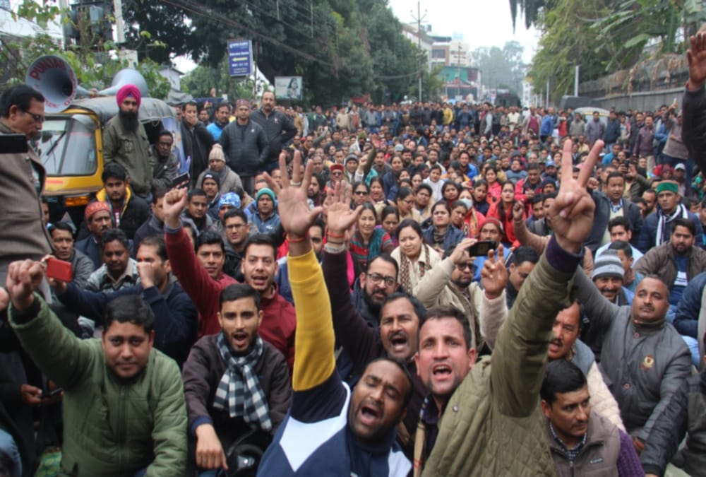 Huge Crowd in Uttarakhand Officer Employees Union protest during Sachivalay march