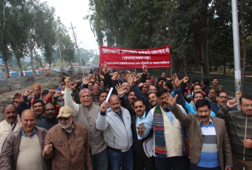 Huge Crowd in Uttarakhand Officer Employees Union protest during Sachivalay march