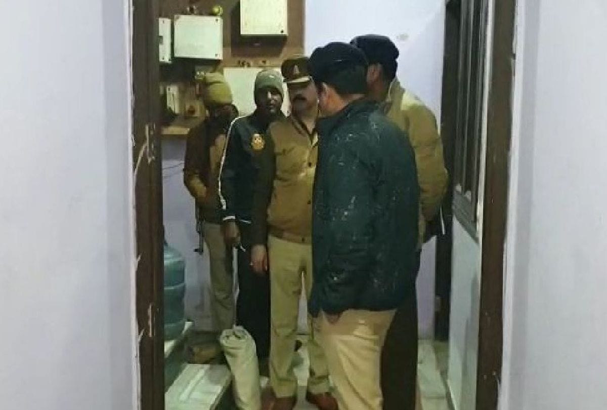 Couple found unconscious in Vrindavan hotel Wife dead in hospital