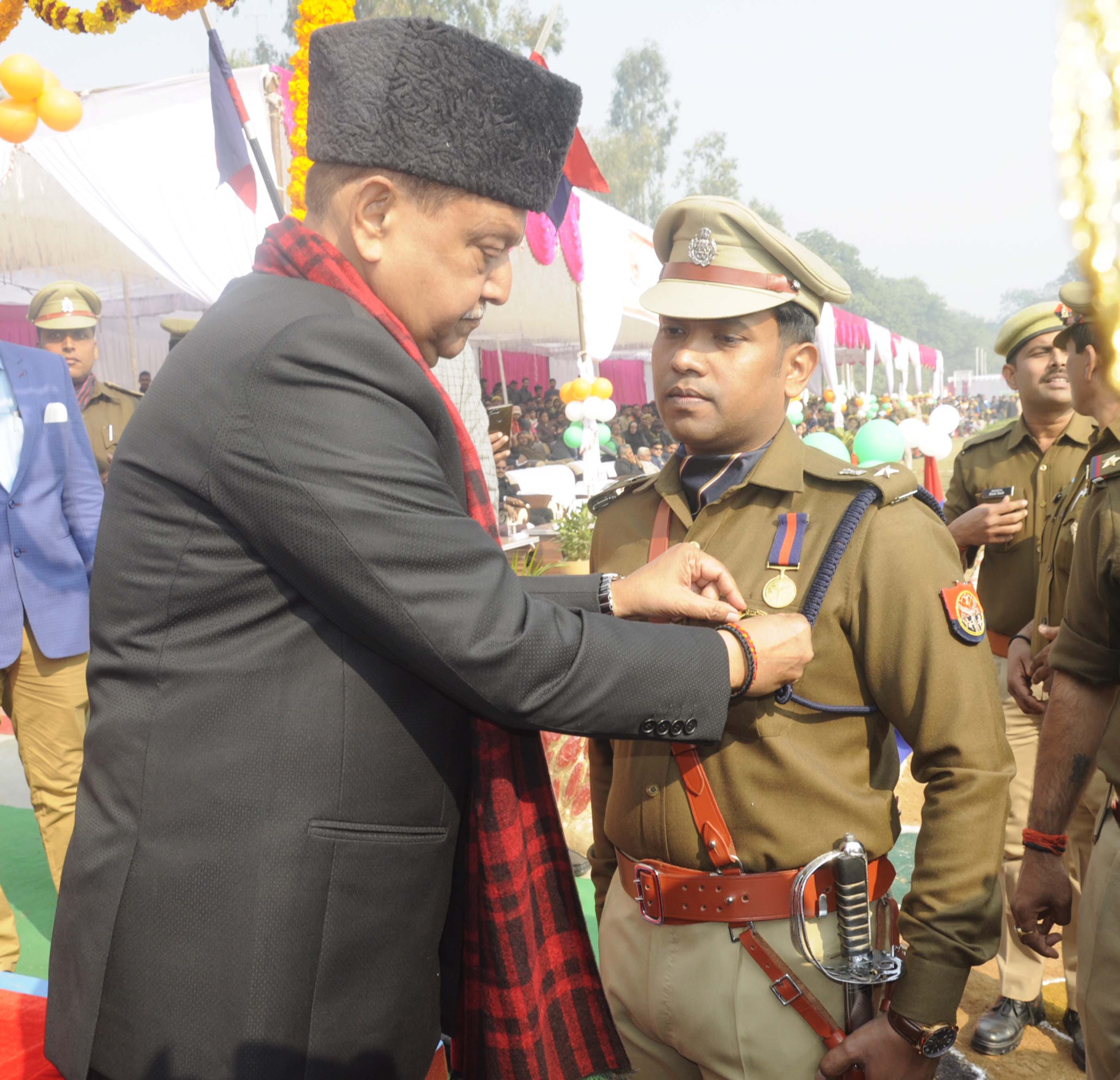Pratapgarh: 71st Republic celebrates with pomp, cabinet minister takes parade salute