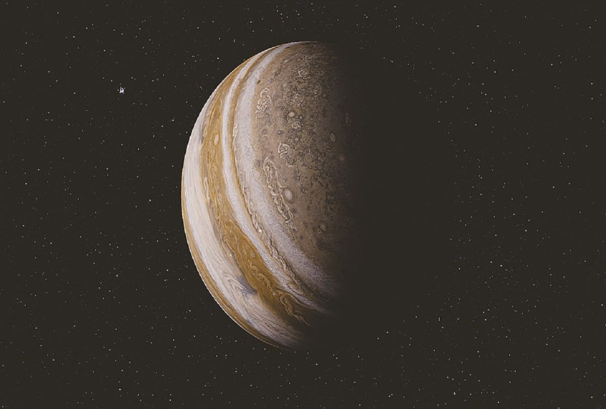 interesting and mysterious facts of Saturn planet