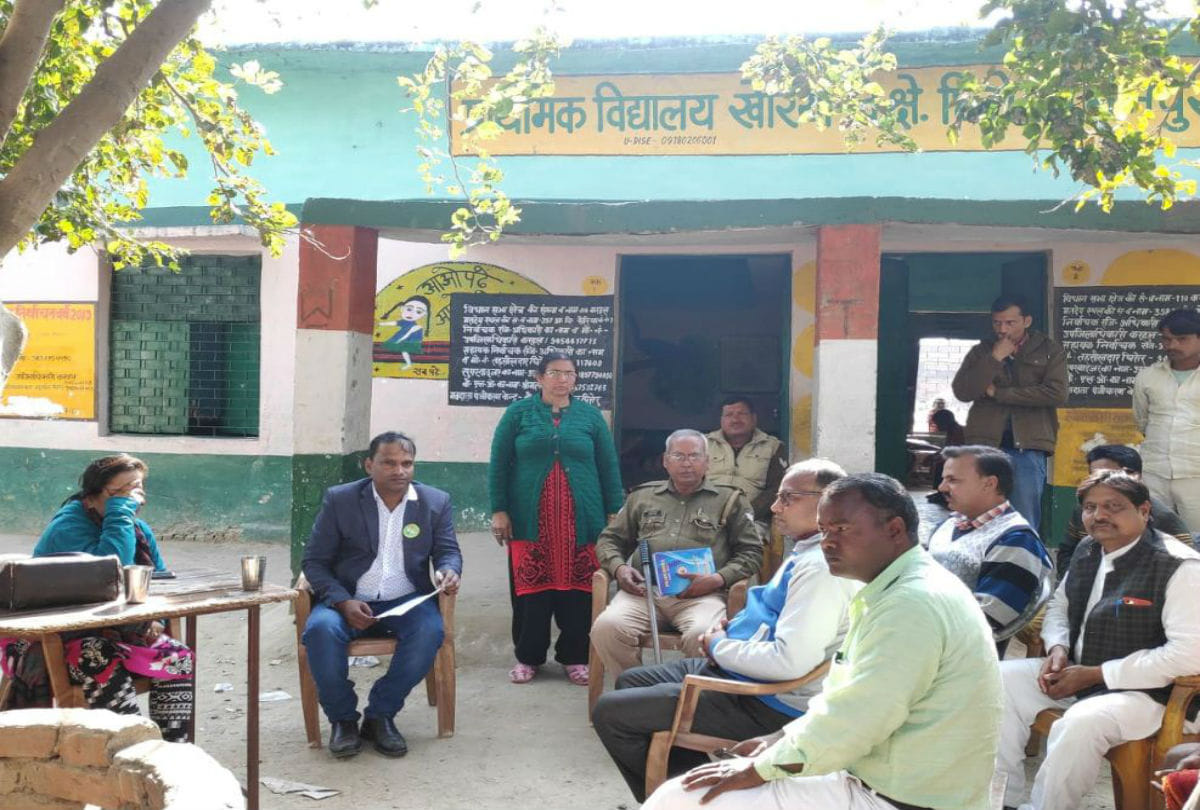 cat fight between lady teachers at government school of mainpuri