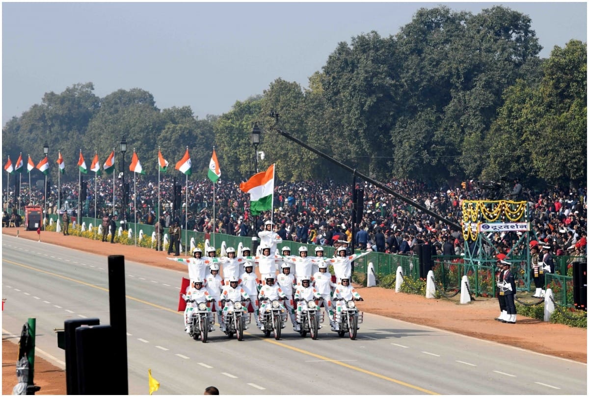 Republic Day 2020 First Time Women CRPF Bikers Stunt On Rajpath