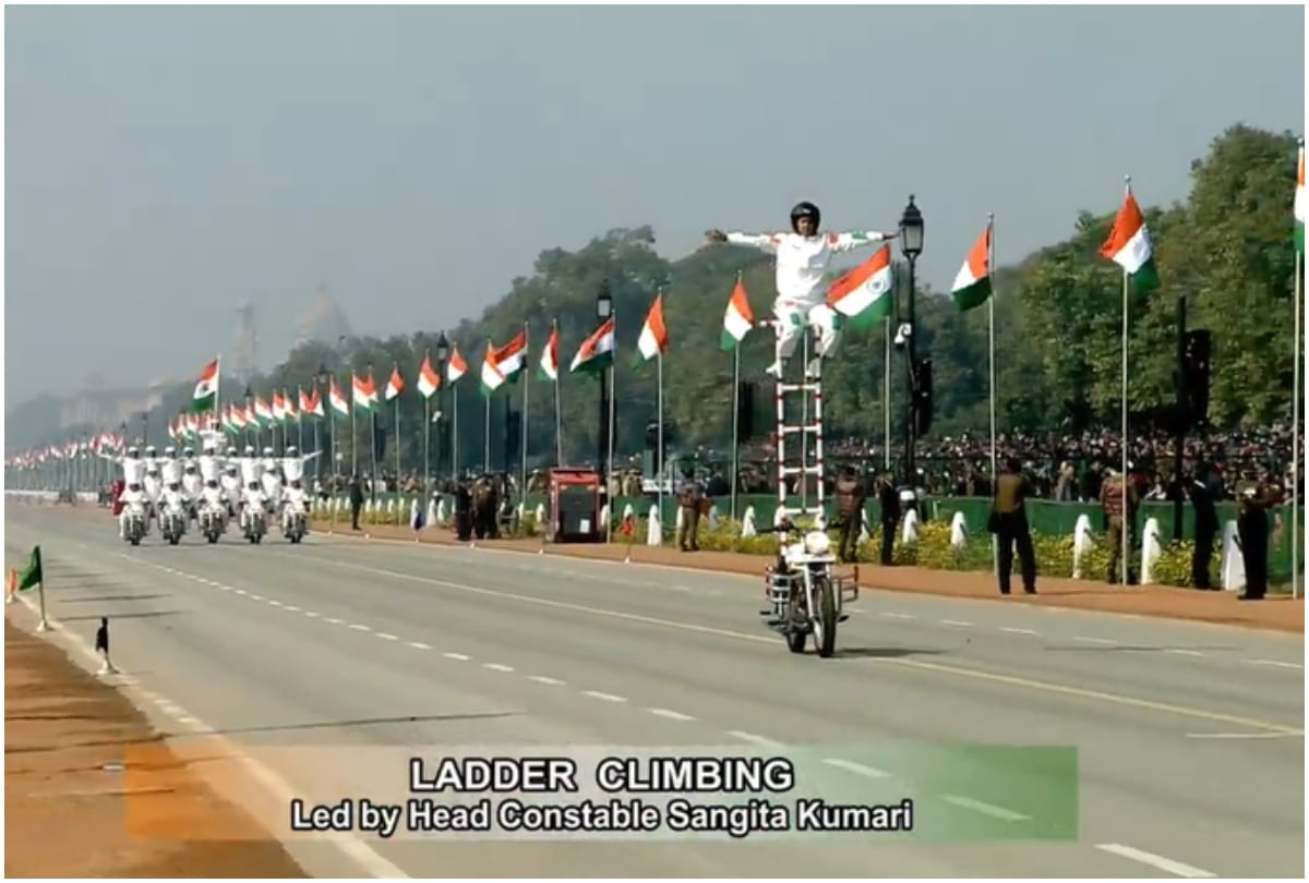 Republic Day 2020 First Time Women CRPF Bikers Stunt On Rajpath