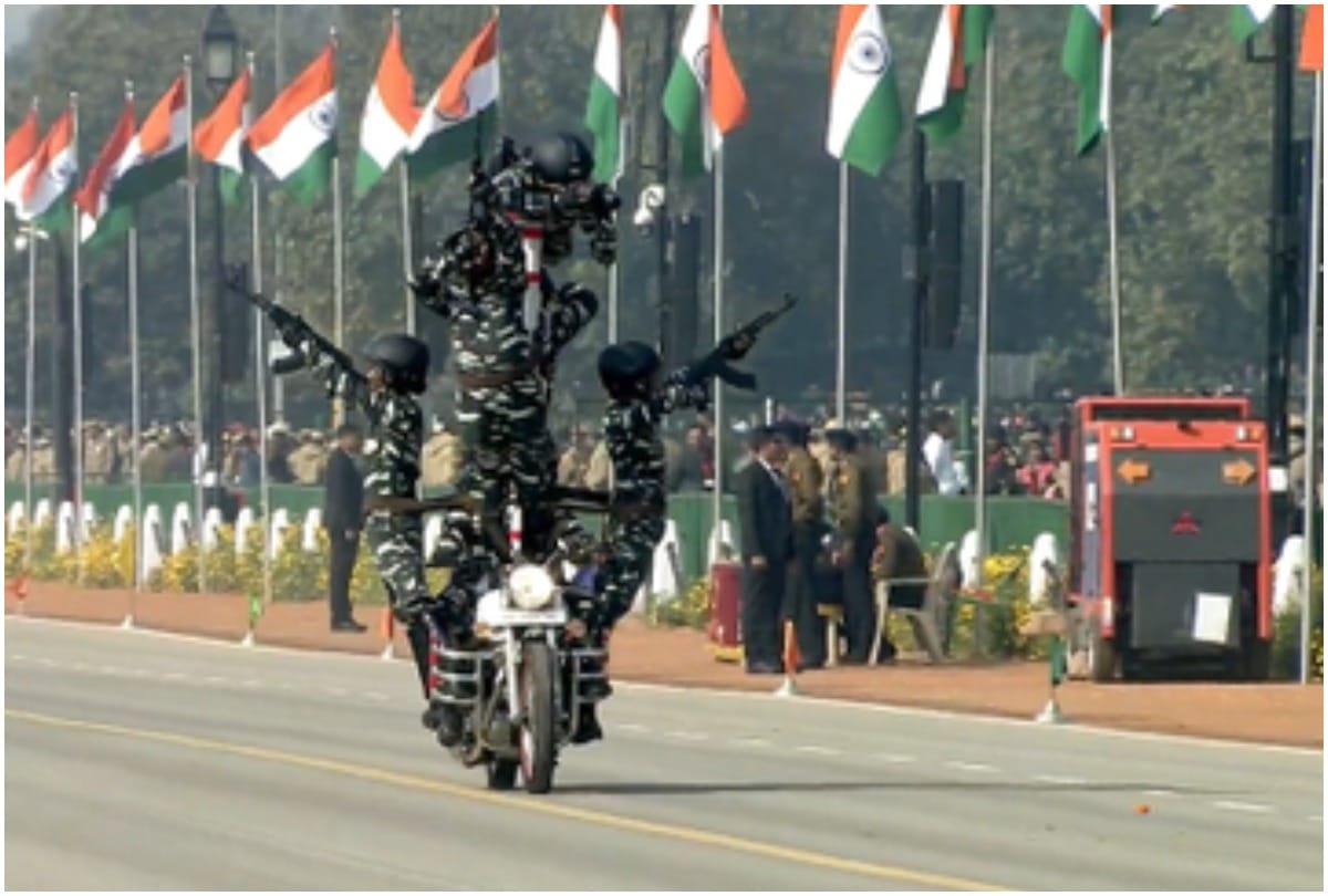 Republic Day 2020 First Time Women CRPF Bikers Stunt On Rajpath