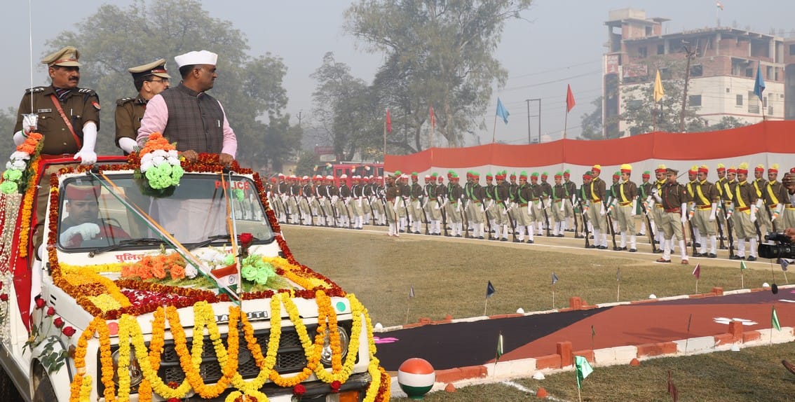 Tricolor waved gracefully to the tune of mass, gana, mind