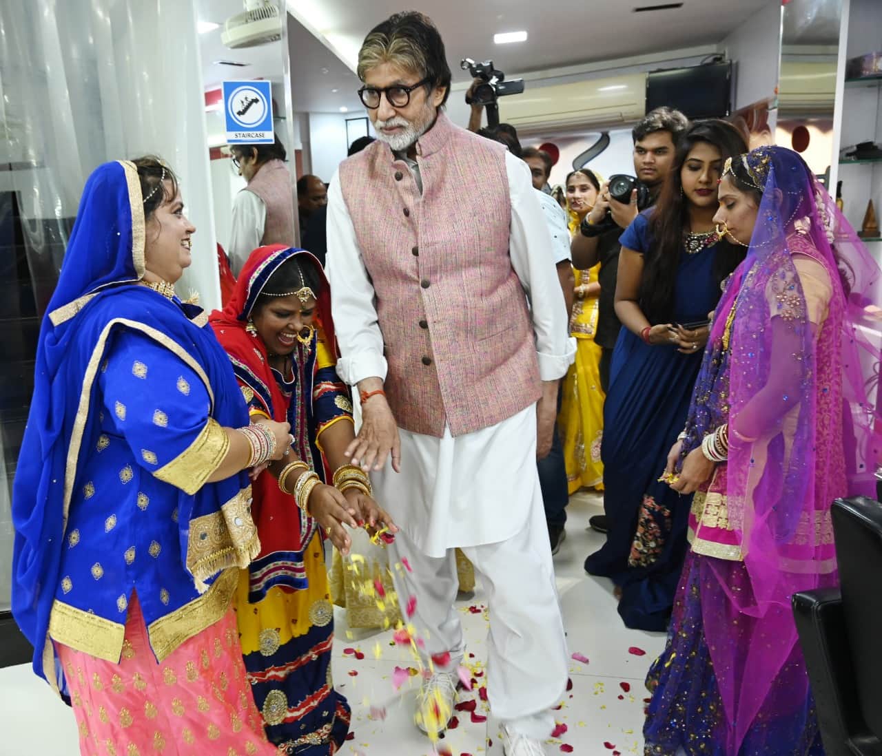 Amitabh Bachchan gave surprise to his makeup artist