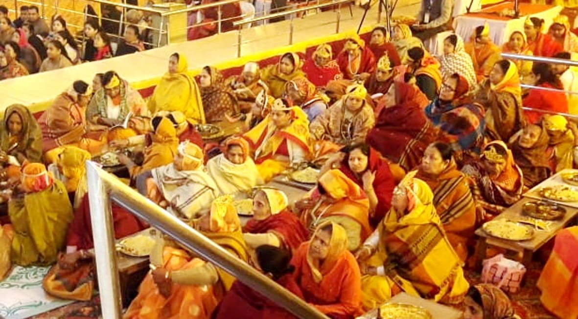 Tirthankara Maharaj left the abandoned house, absorbed in self-cultivation