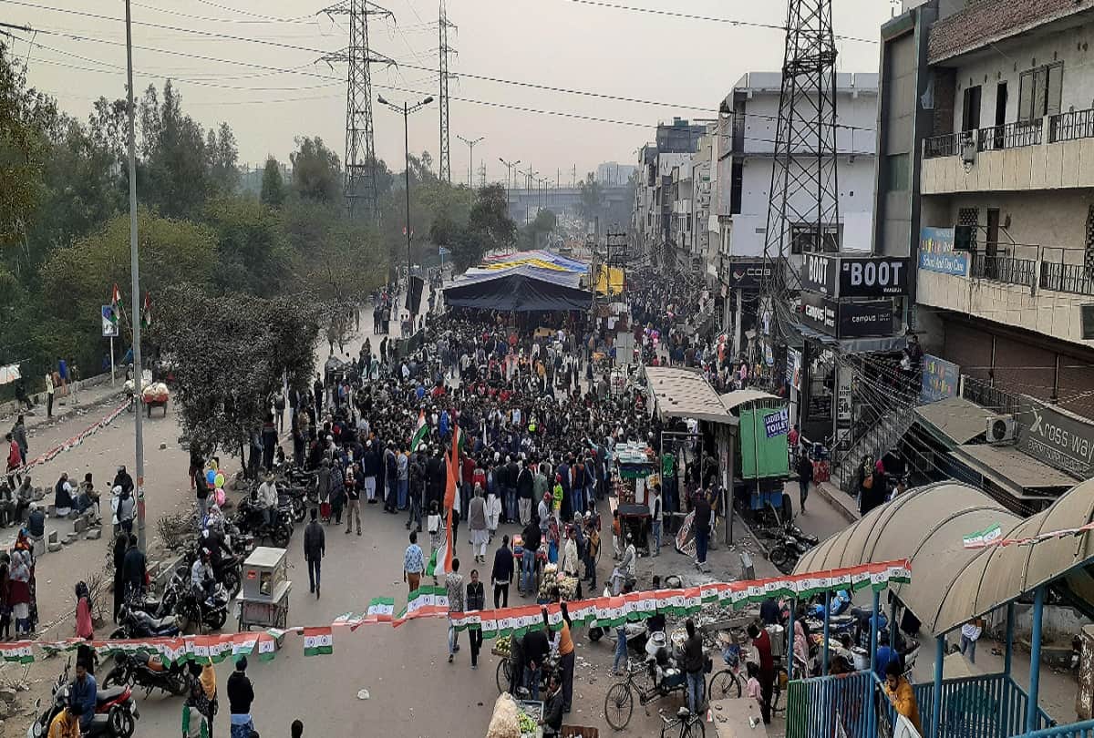 Anurag Kashyap visited Jamia and Shaheen Bagh to meet protesters