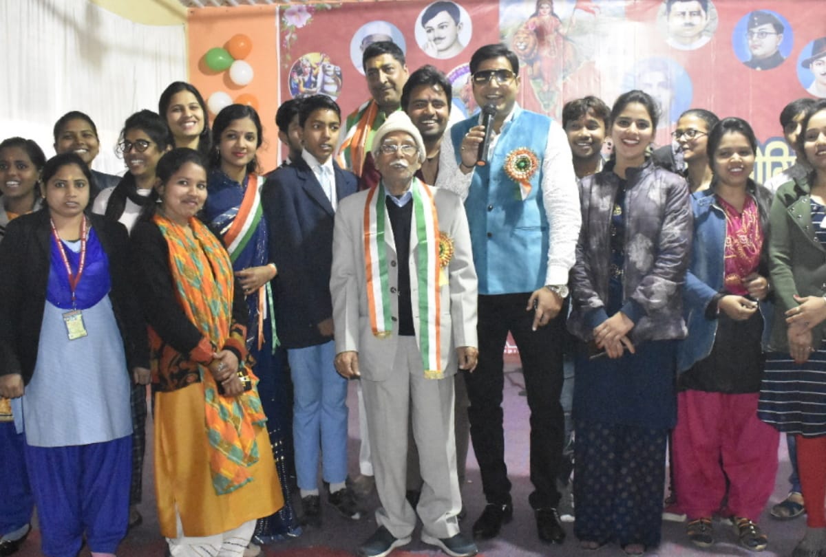 Singing competition under Rashtriya Vandan Utsav, tribute to immortal martyrs with patriotic songs