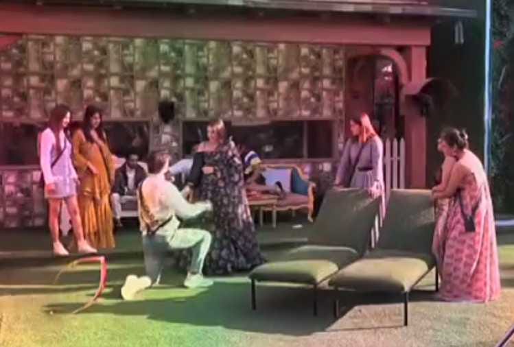 bigg boss 13 asim riaz propose himanshi khurana in the house video viral