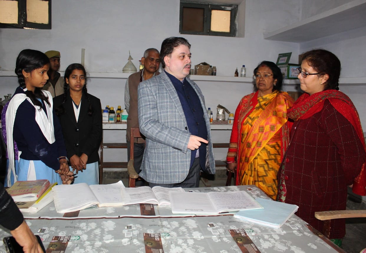 Nodal officer inspected GGIC, instruct to start library and smart classes