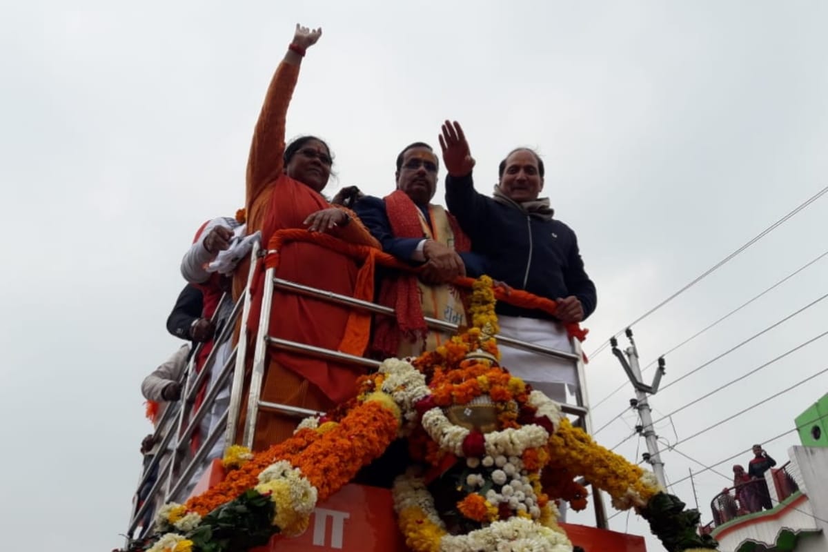 Ganga yatra people take oath for cleanness for ganga in varanasi