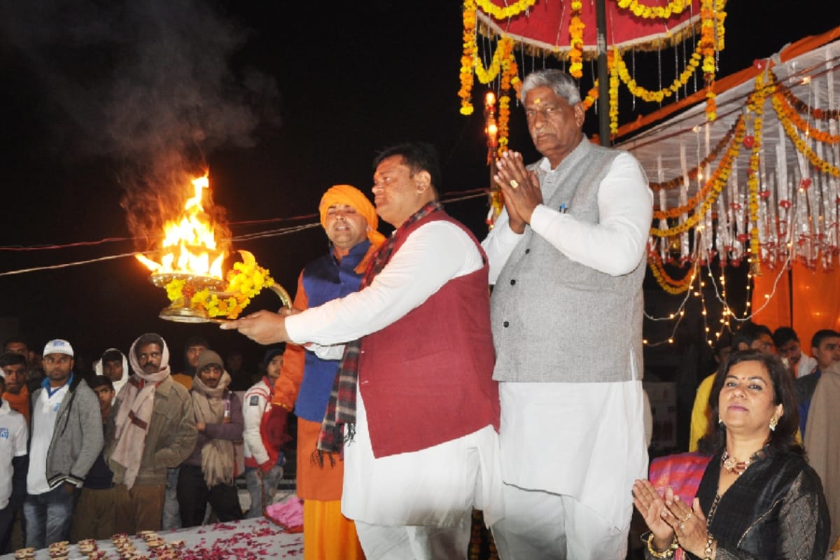 Ganga yatra in pictures, Deputy Cm dinesh sharma worship at ganga ghat makhdumpur