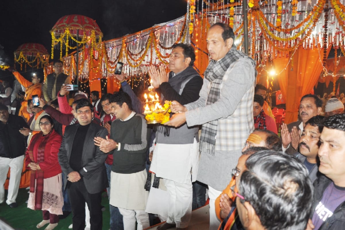 Ganga yatra in pictures, Deputy Cm dinesh sharma worship at ganga ghat makhdumpur