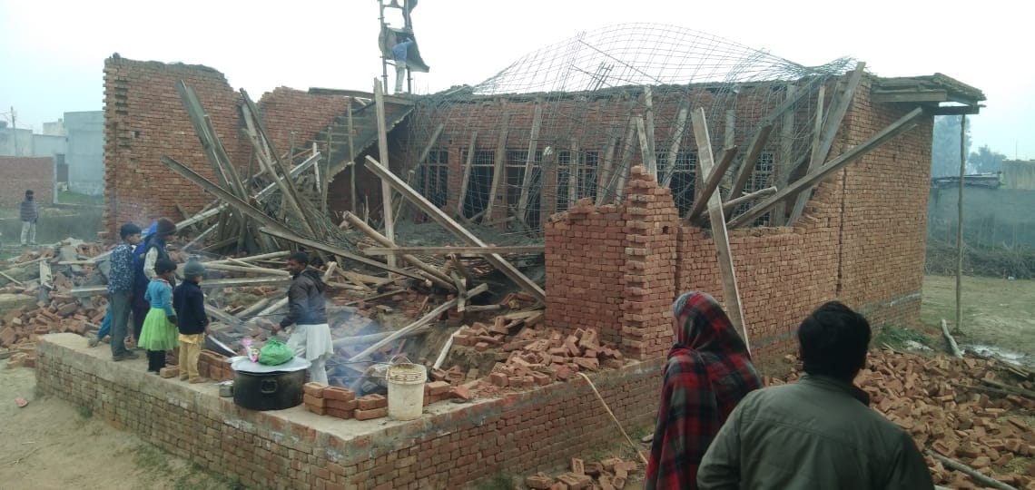 Construction under construction collapsed, two people injured