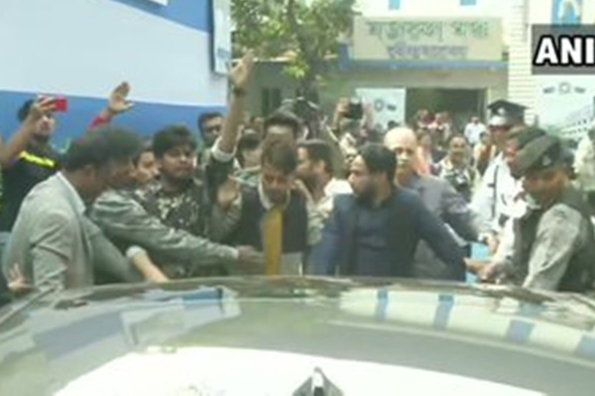 West Bengal Students at University of Calcutta block car of Governor Jagdeep Dhankhar, raise slogans