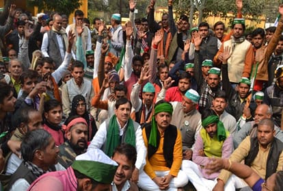 BKU farmers creates ruckus at collectorate etah