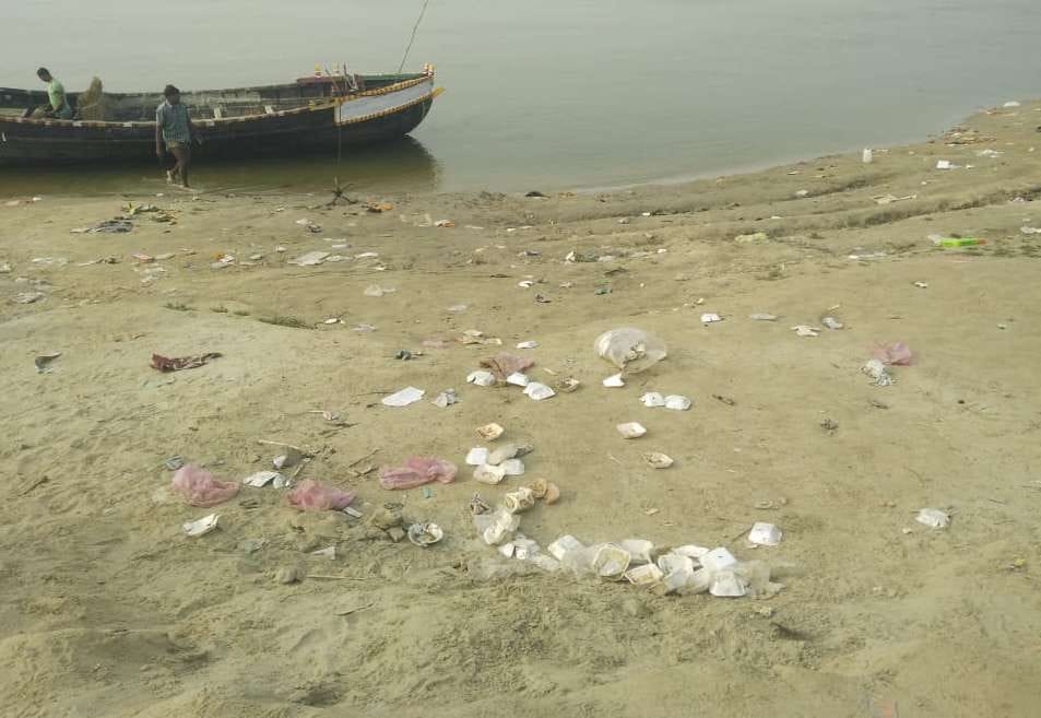 Dirt lying on the ghat on the second day of Ganga Yatra