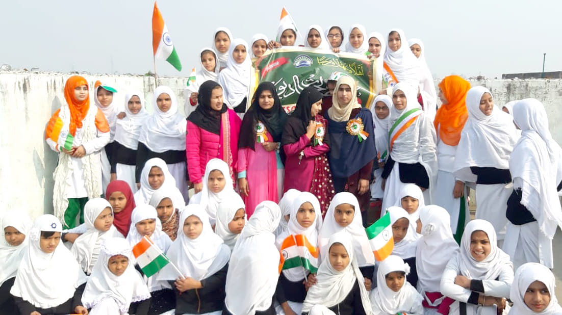 The tricolor was hoisted gracefully in the Dinar Idar including Darul Uloom