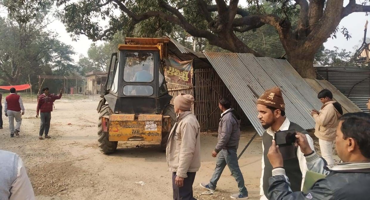 Acting secretary took action on the reprimand of mandi director, JCB thundered in Mahuli mandi