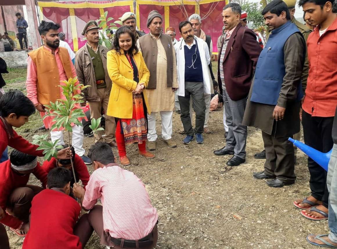 Inspection of the camp in villages along the Ganges
