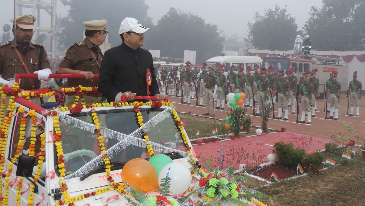 shaan se laharaaya tiranga, goonje deshabhakti ke taraane