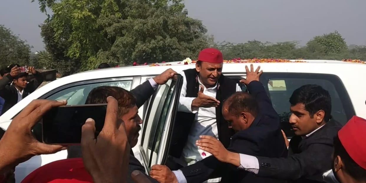Shocking hands, wearing garlands increased enthusiasm of supporters