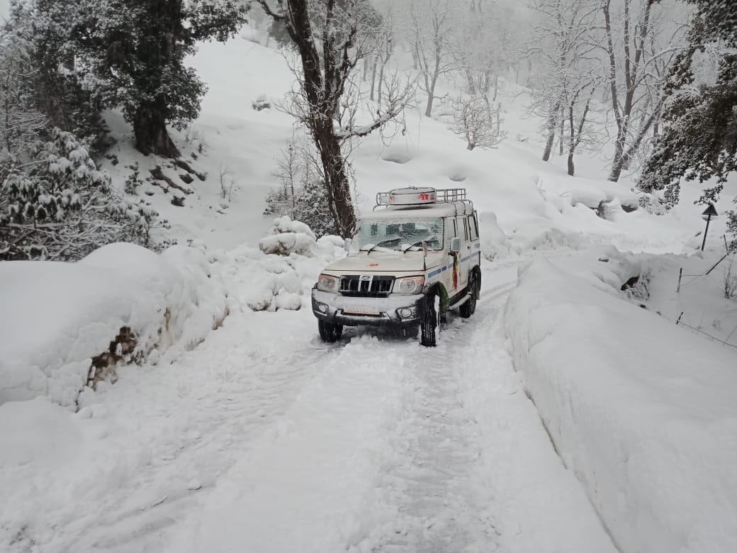 Snowy in the high peaks of Munsiyari, Dharchula