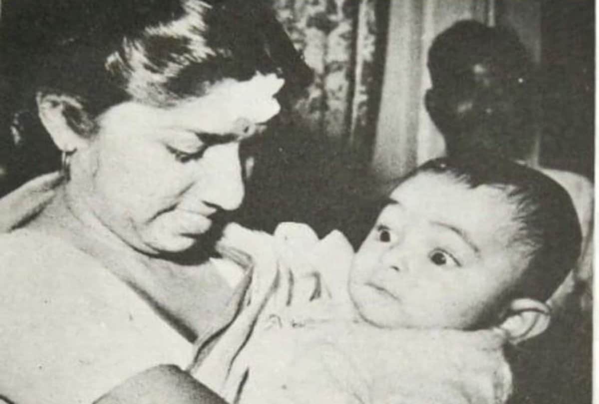 Rishi Kapoor shared his throwback photo with Lata Mangeshkar