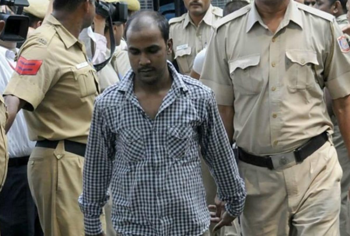 Nirbhaya Case: convict mukesh mother start weeping before judge with folding hands ask mercy for son