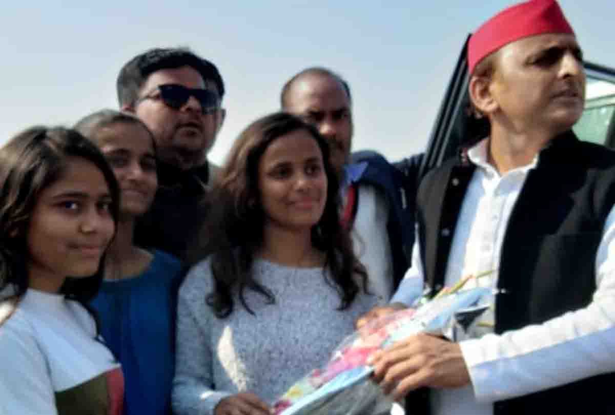 People are eager to meet Akhilesh Yadav