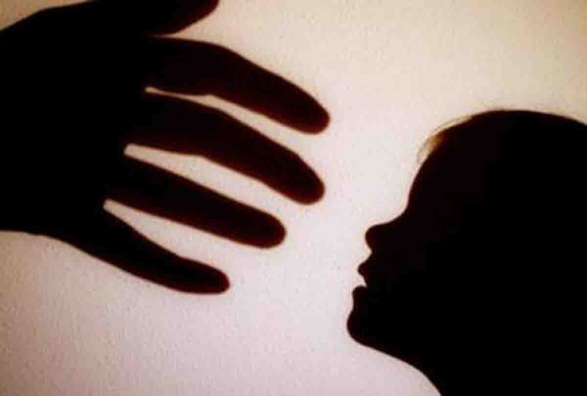 farrukhabad: girl doesn't want to go with his father