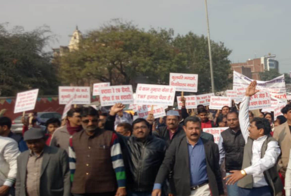Agra University Teachers protest against the Vice chancellor in Agra