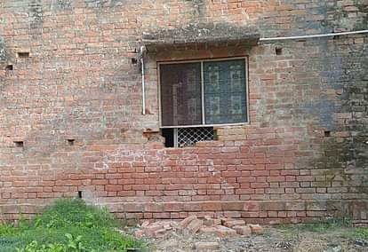 Robbery attempt at Bank of Baroda in Kara