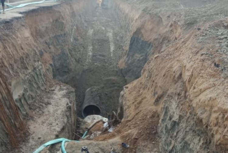 One labourer died and two admitted to trauma center