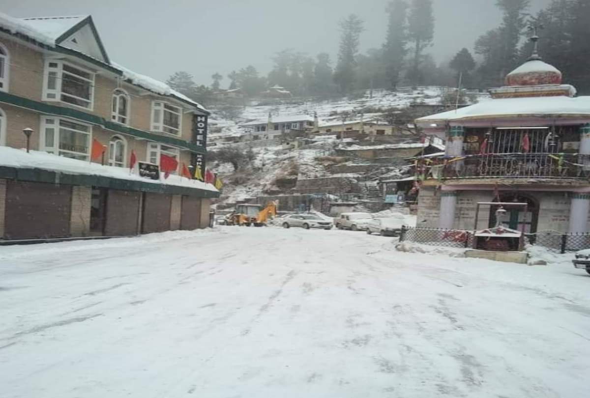 heavy snowfall recorded in himachal road blocked, passanger rescued