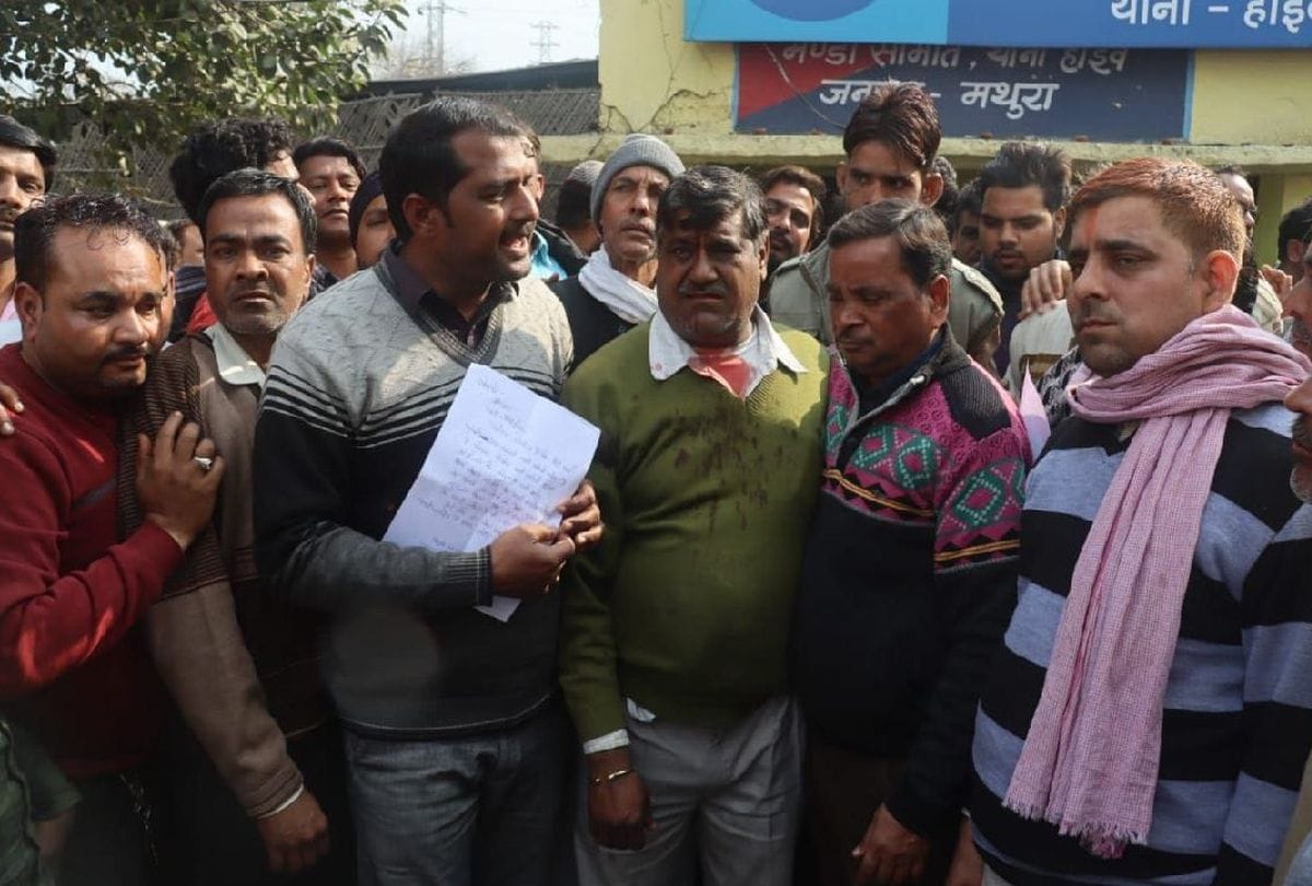 clash in mandi during removing encroachment in mathura