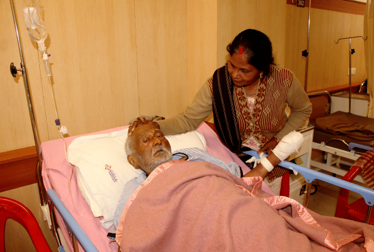 Ujala Cygnus Hospital did successful operation of 101 year old man in varanasi