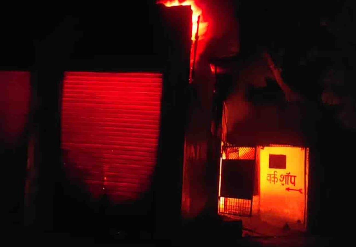 fire breaks out at auraiya motorcycle showroom 50 vehicles gutted in fire