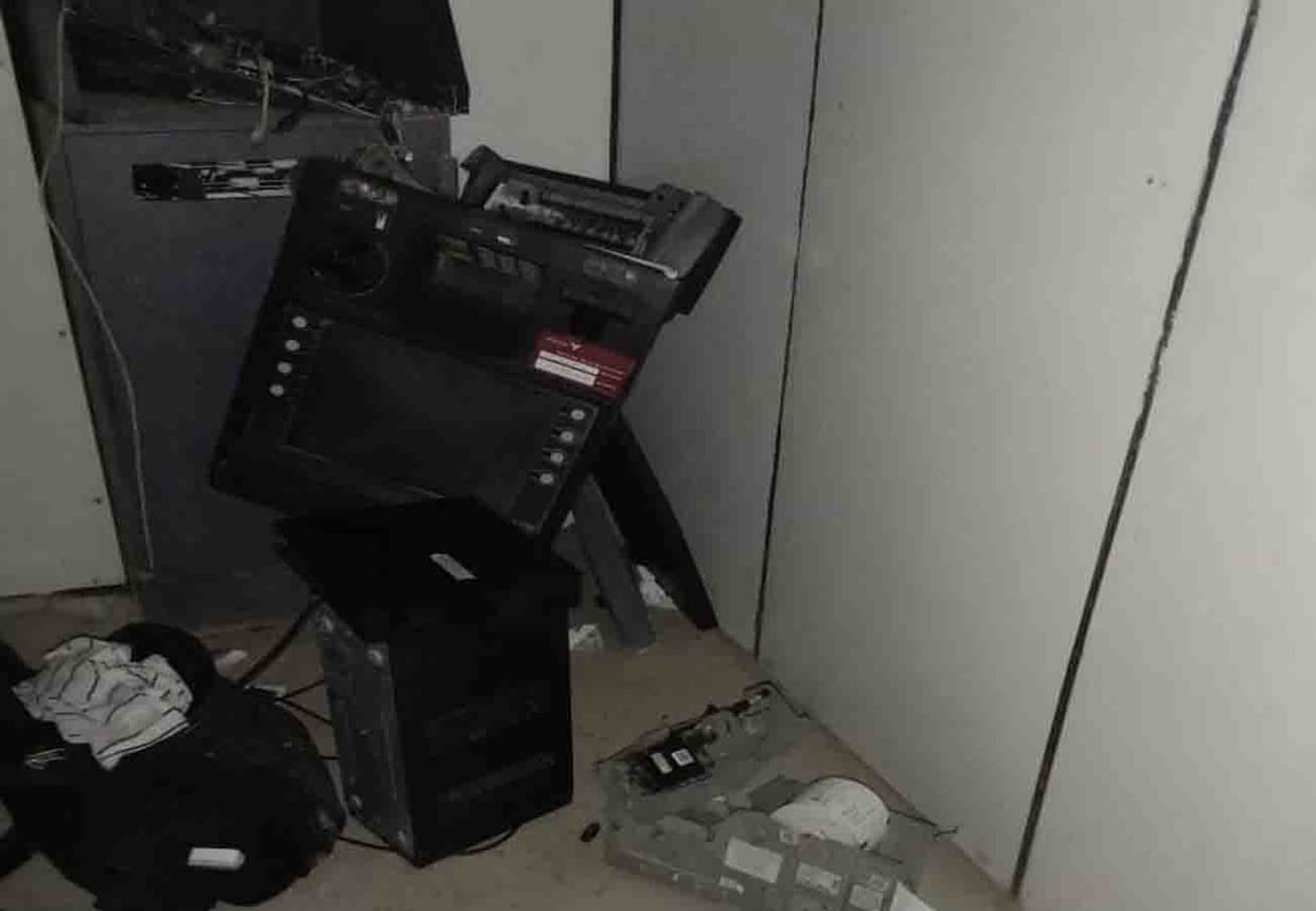 Police arrested man who broke the ATM machine in etawah