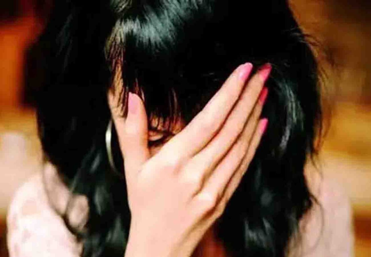 Police Arrested womens in hotel in Agra