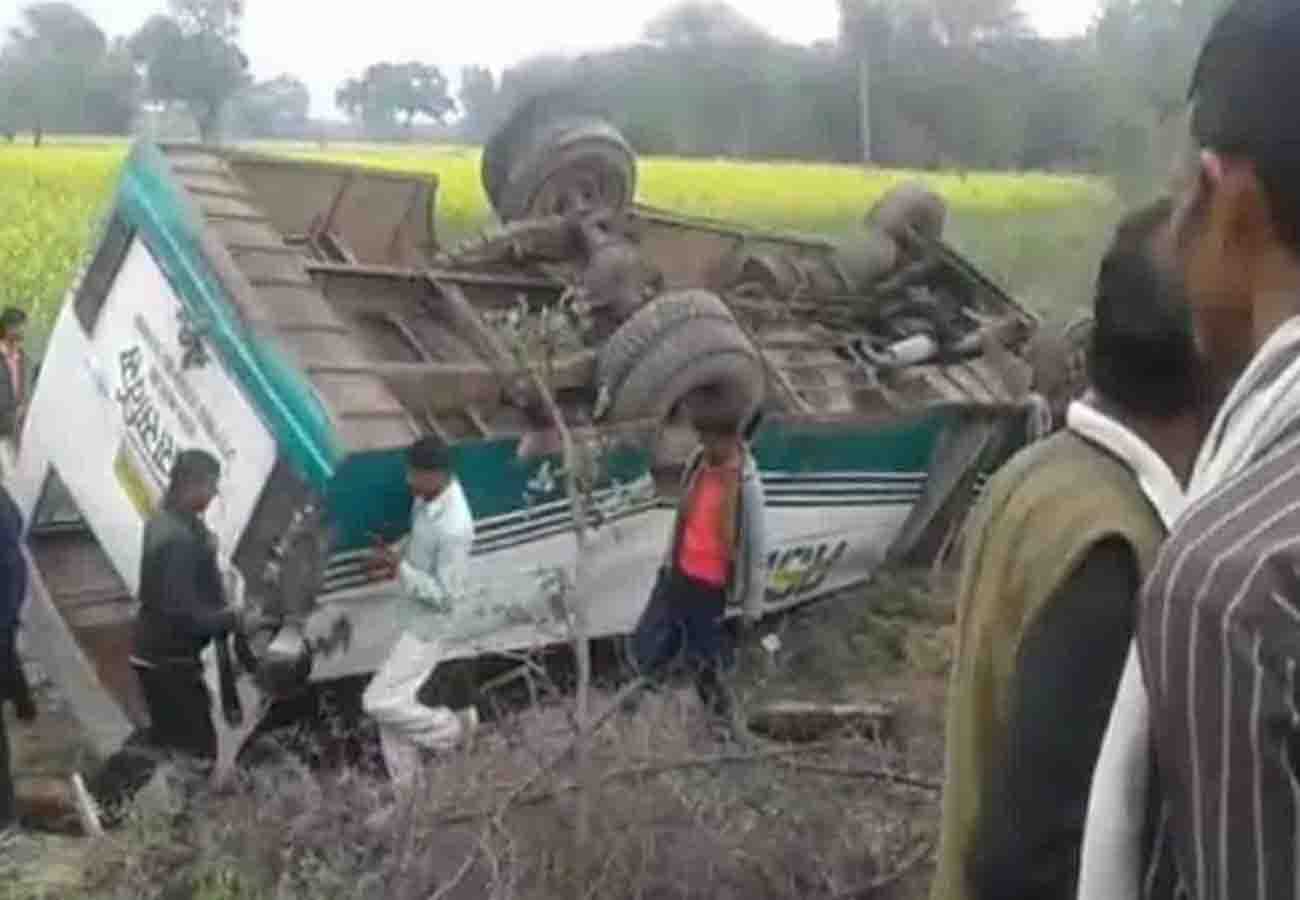 road accident in banda, more than 40 people injured