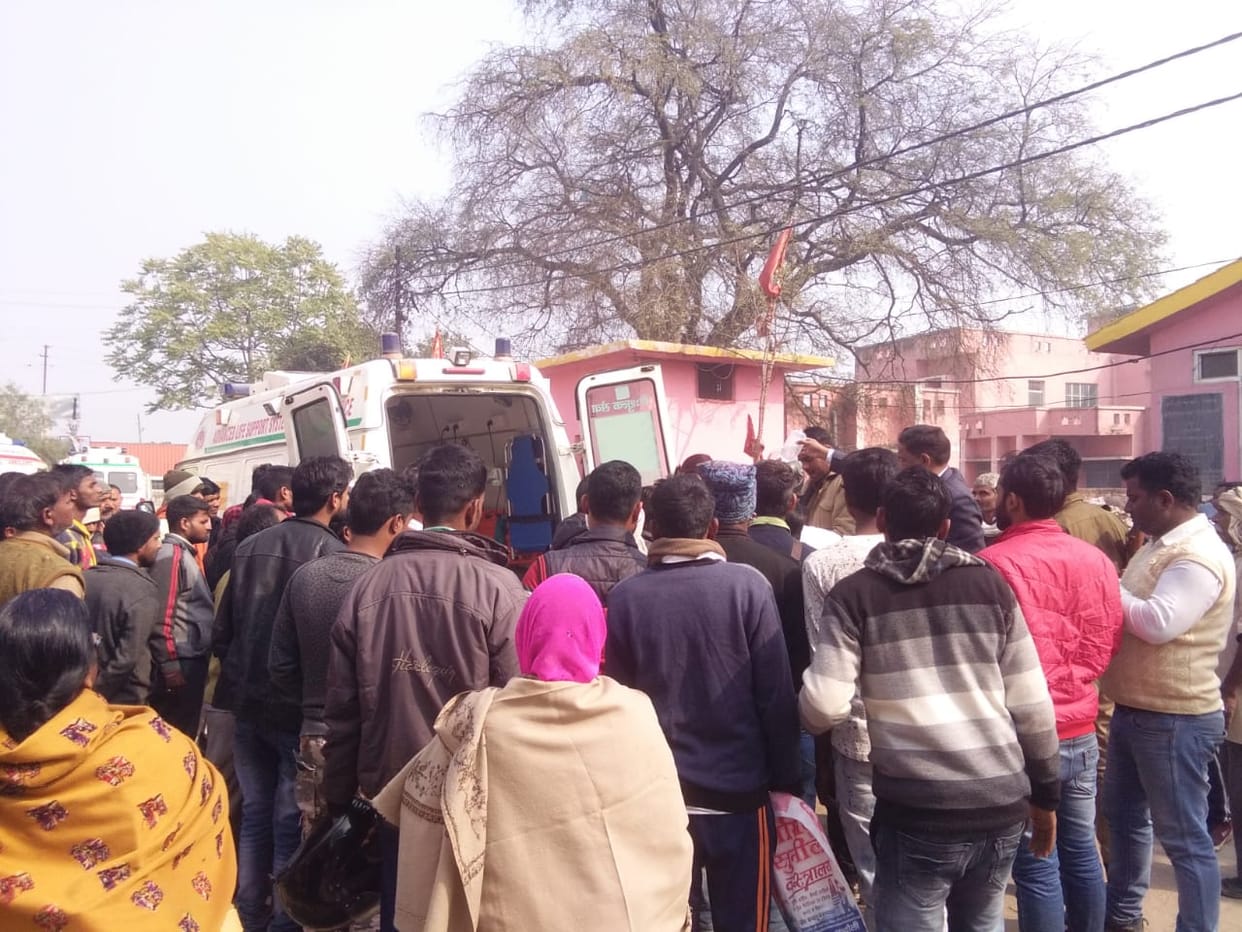 Chandauli: Truck collides with PAC vehicle, one dead, seven injured