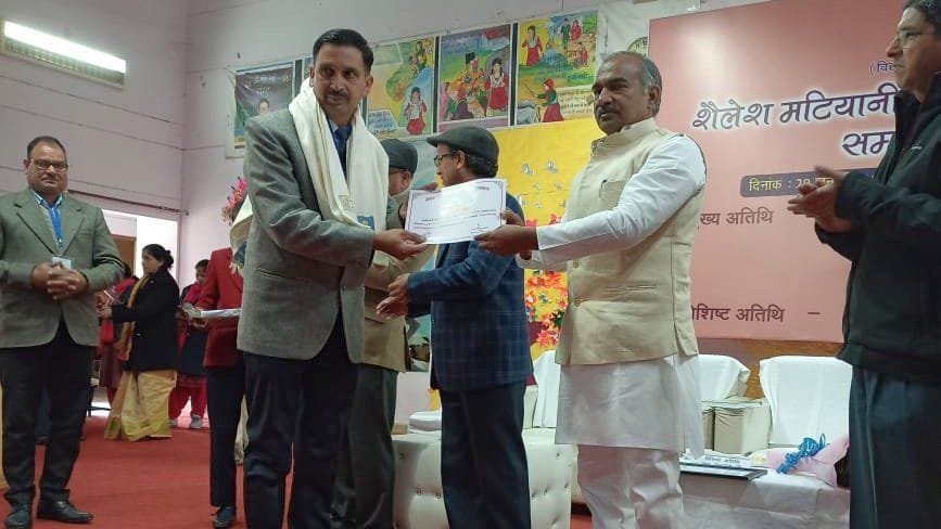 Four teachers of Frontier received Shailesh Matiani Award